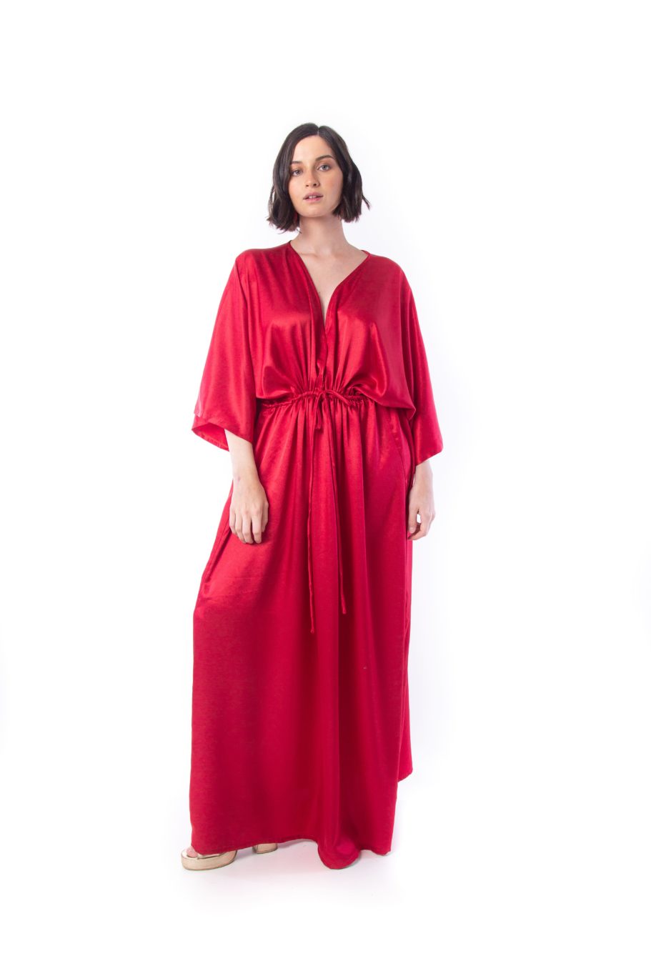 Arriendo de Vestido largo rojo seda con mangas ajuste en cintura