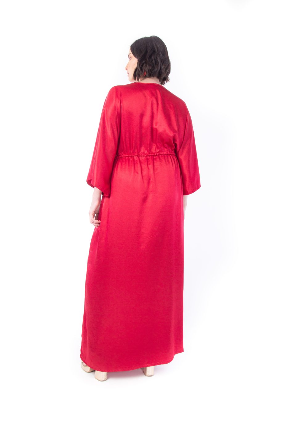 Arriendo de Vestido largo rojo seda con mangas ajuste en cintura