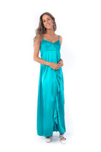 Arriendo de Vestido calipso seda vuelos cruzados adelante