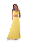 Arriendo de Conjunto amarillo amarre atras, bordado plateado en pollera