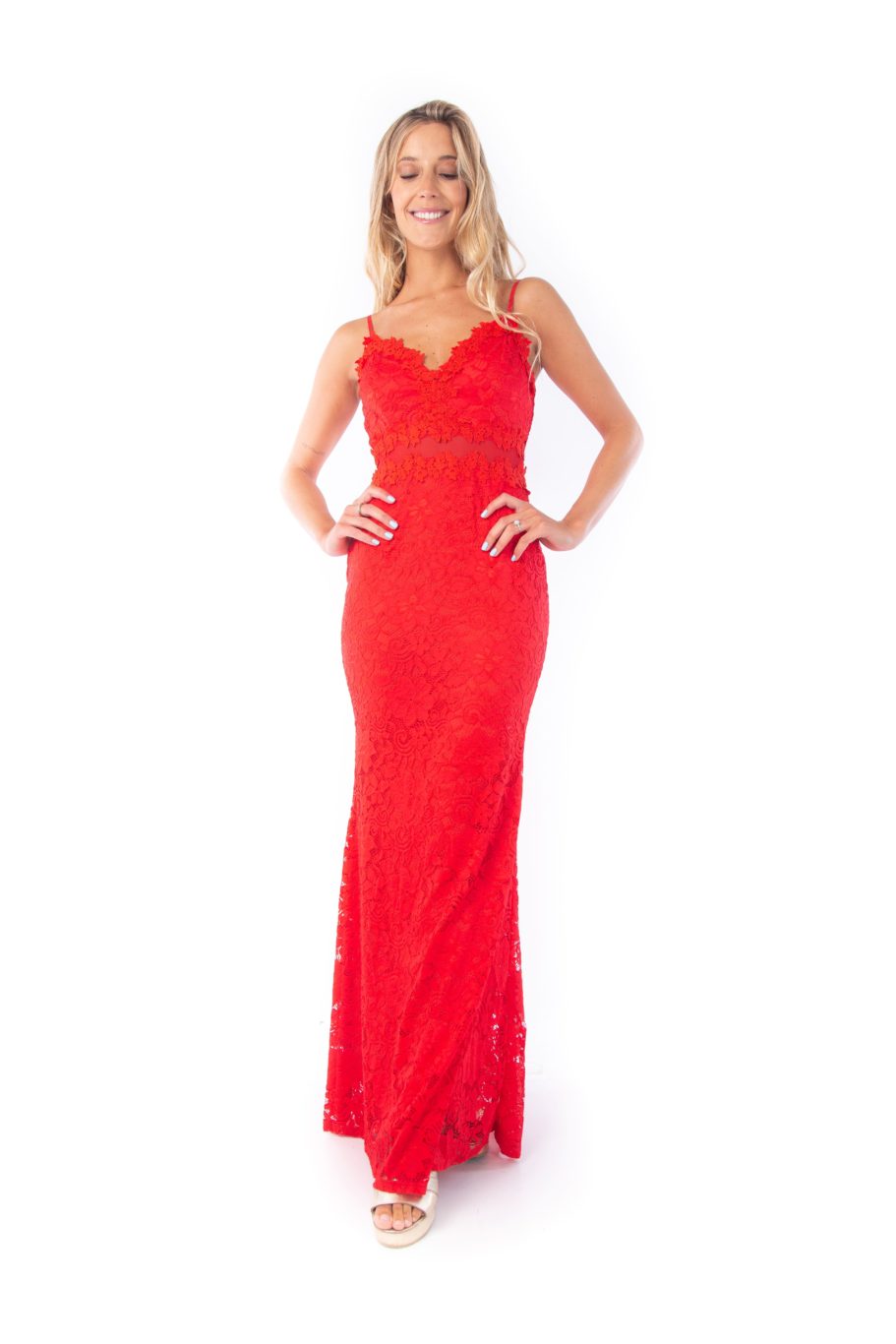 Arriendo de Vestido rojo ajustado con encaje rojo
