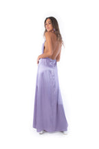 Arriendo de Vestido lila escote en V amarre en cuello, espalda descubierta