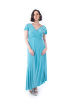 Arriendo de Vestido largo celeste escote en v, manga corta