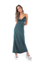 Arriendo de Vestido verde esmeralda, escotado a los costados