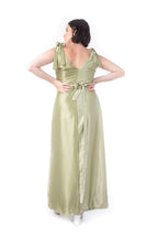 Arriendo de Vestido bicolor verde olivo, cruce al costado amarre ajustable
