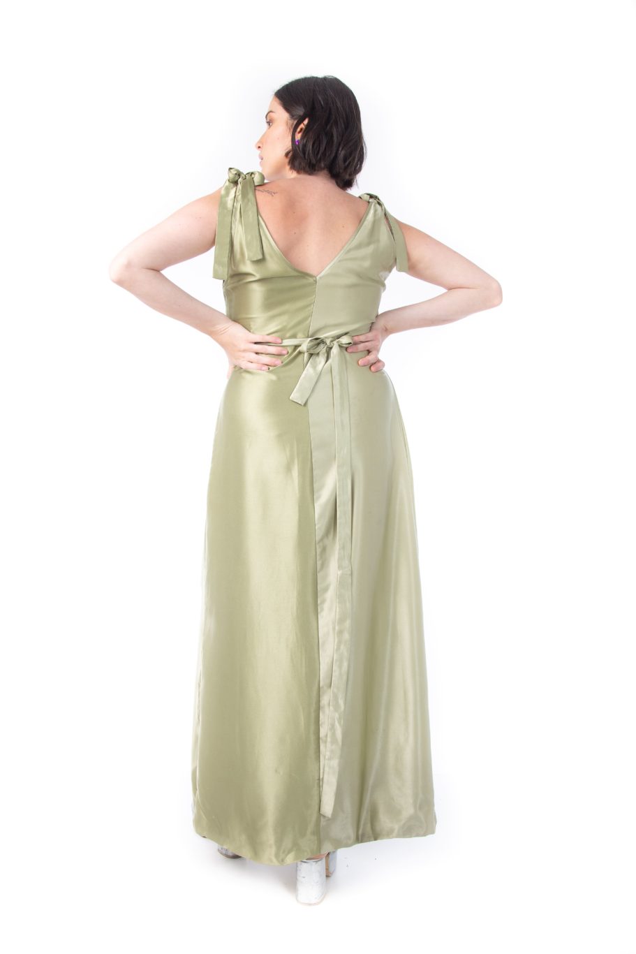 Arriendo de Vestido bicolor verde olivo, cruce al costado amarre ajustable