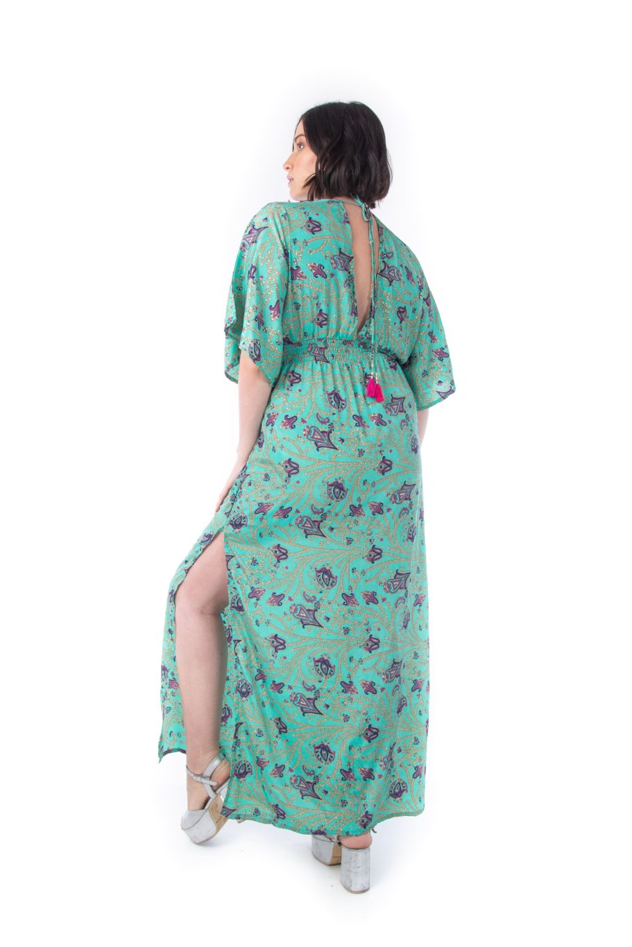 Arriendo de Vestido con mangas color turqueza con estampado morado