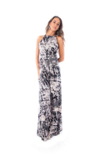 Arriendo de vestido largo estampado con lentejuelas en pecho