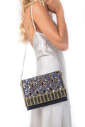 Arriendo de Cartera humana negra con mostacillas azules rombos negros