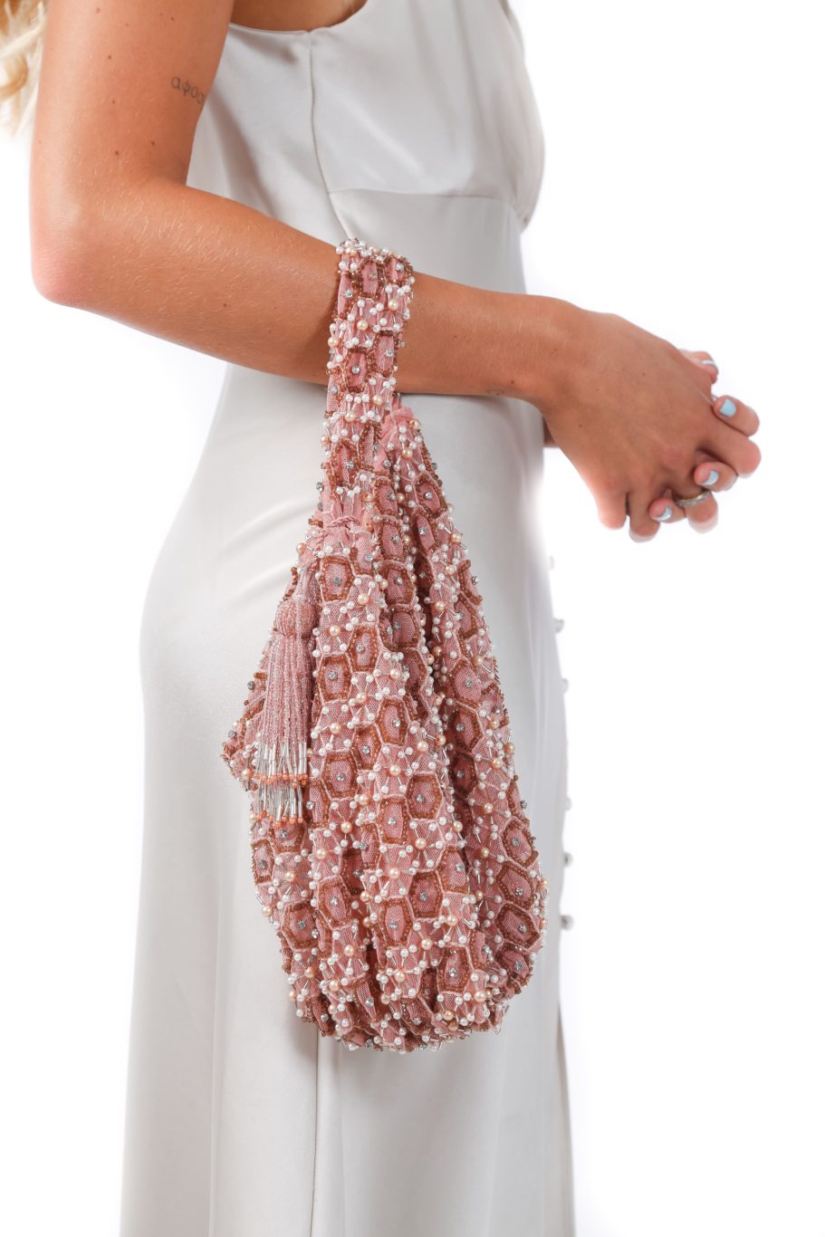 Arriendo de Cartera con mostacillas rosadas y blancas