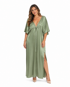 Arriendo de vestido largo verde menta escote en V amarre adelante con mangas