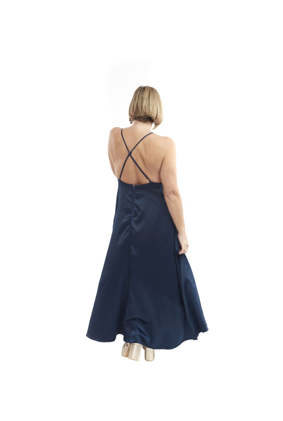 Arriendo de Vestido largo azul oscuro seda con ruedo