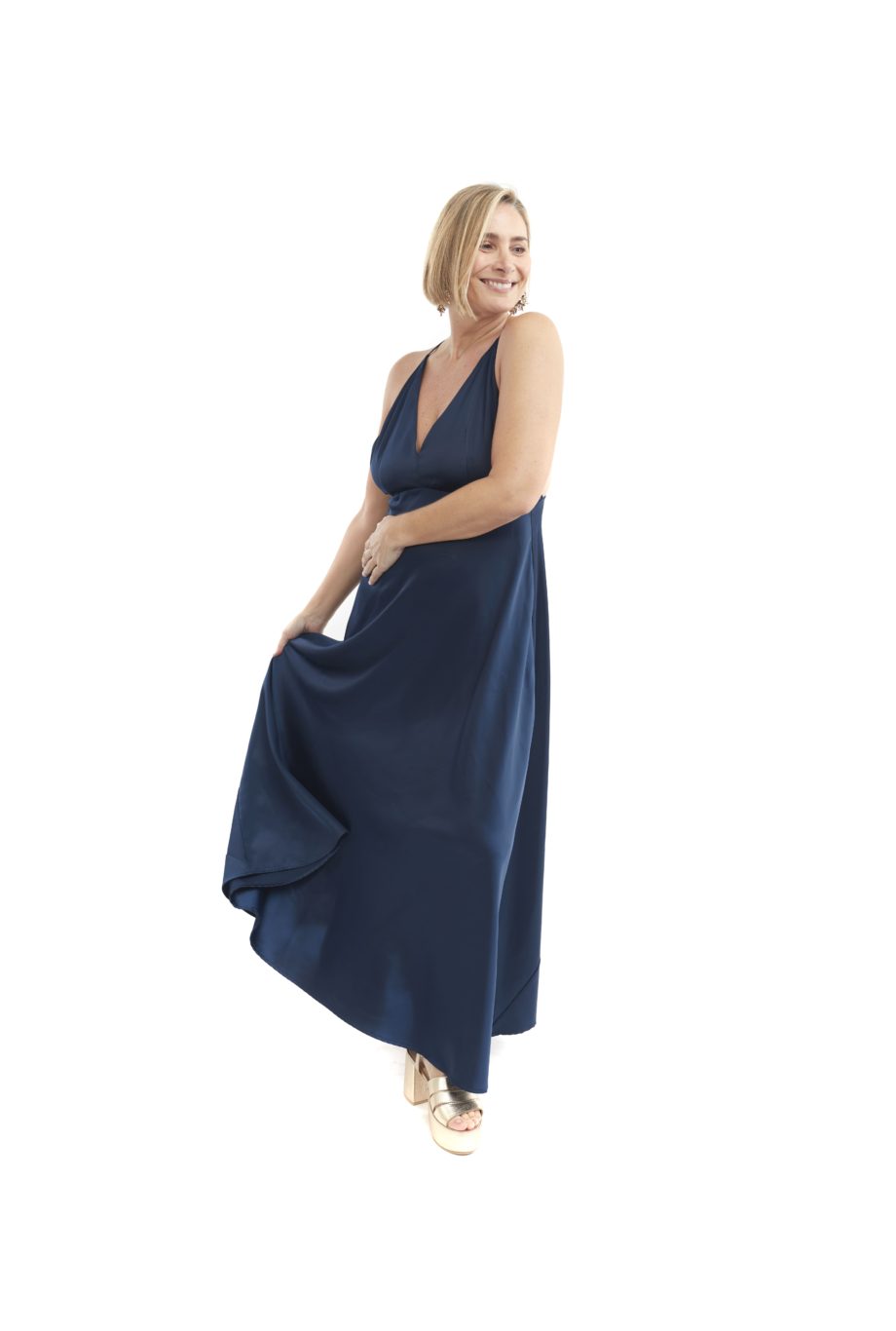 Arriendo de Vestido largo azul oscuro seda con ruedo