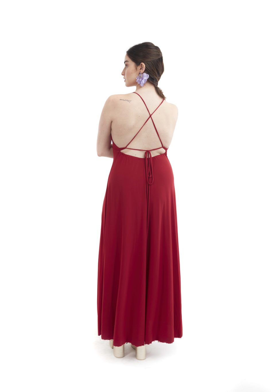 Arriendo de Vestido burdeo largo amarre al cuello
