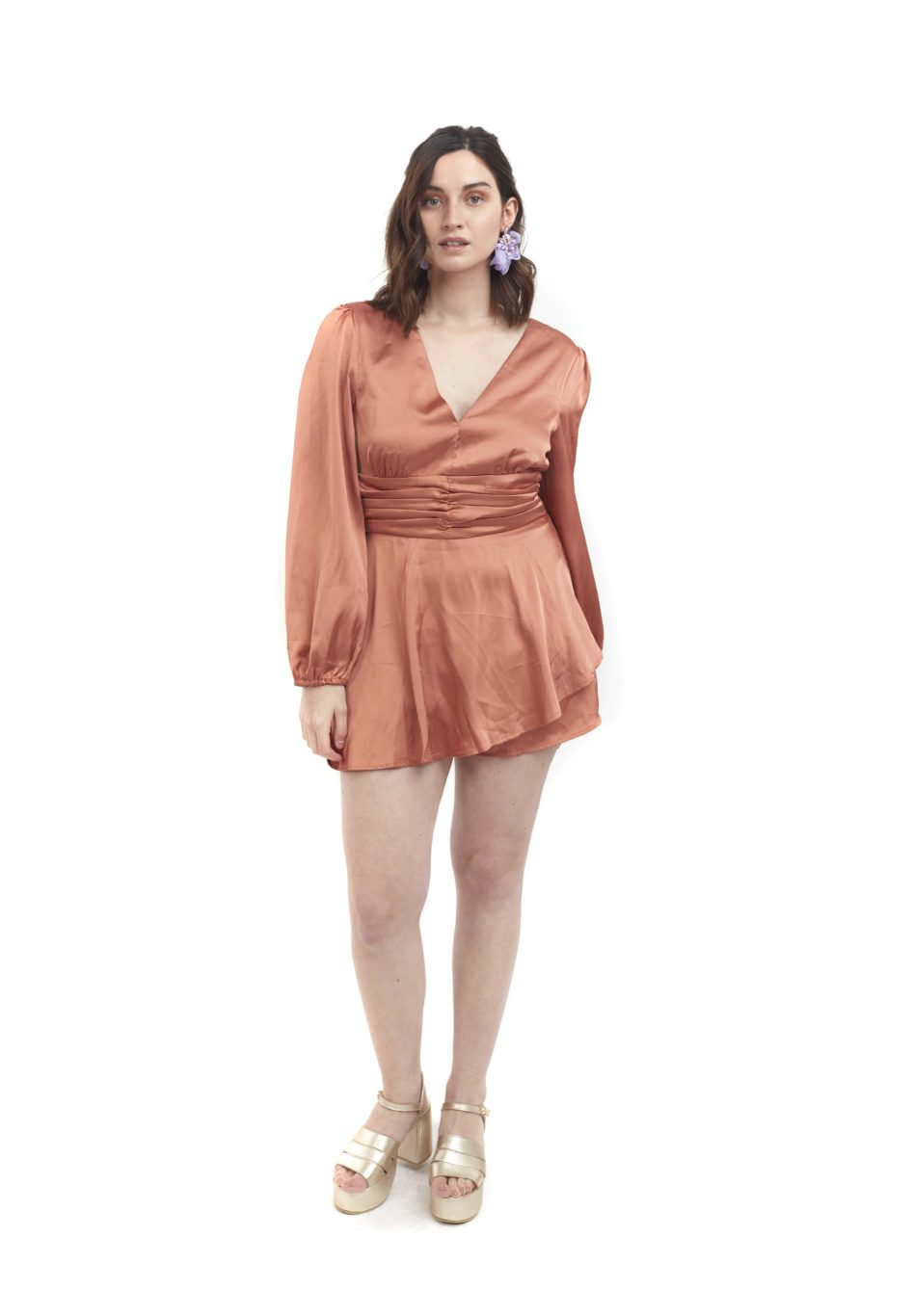 Arriendo de Vestido corto terracota manga larga cinturón plizado