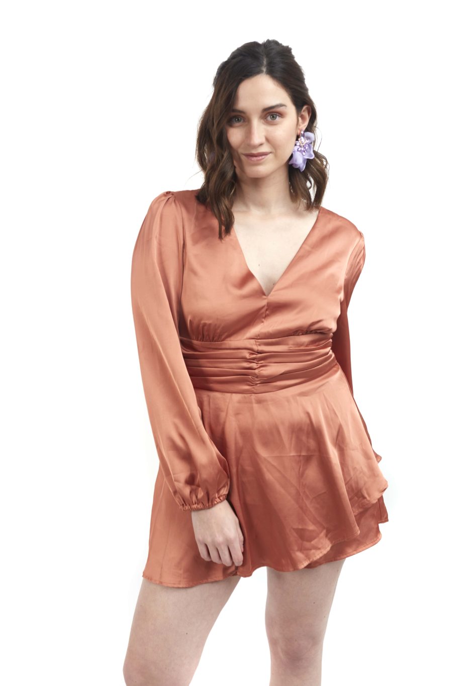 Arriendo de Vestido corto terracota manga larga cinturón plizado