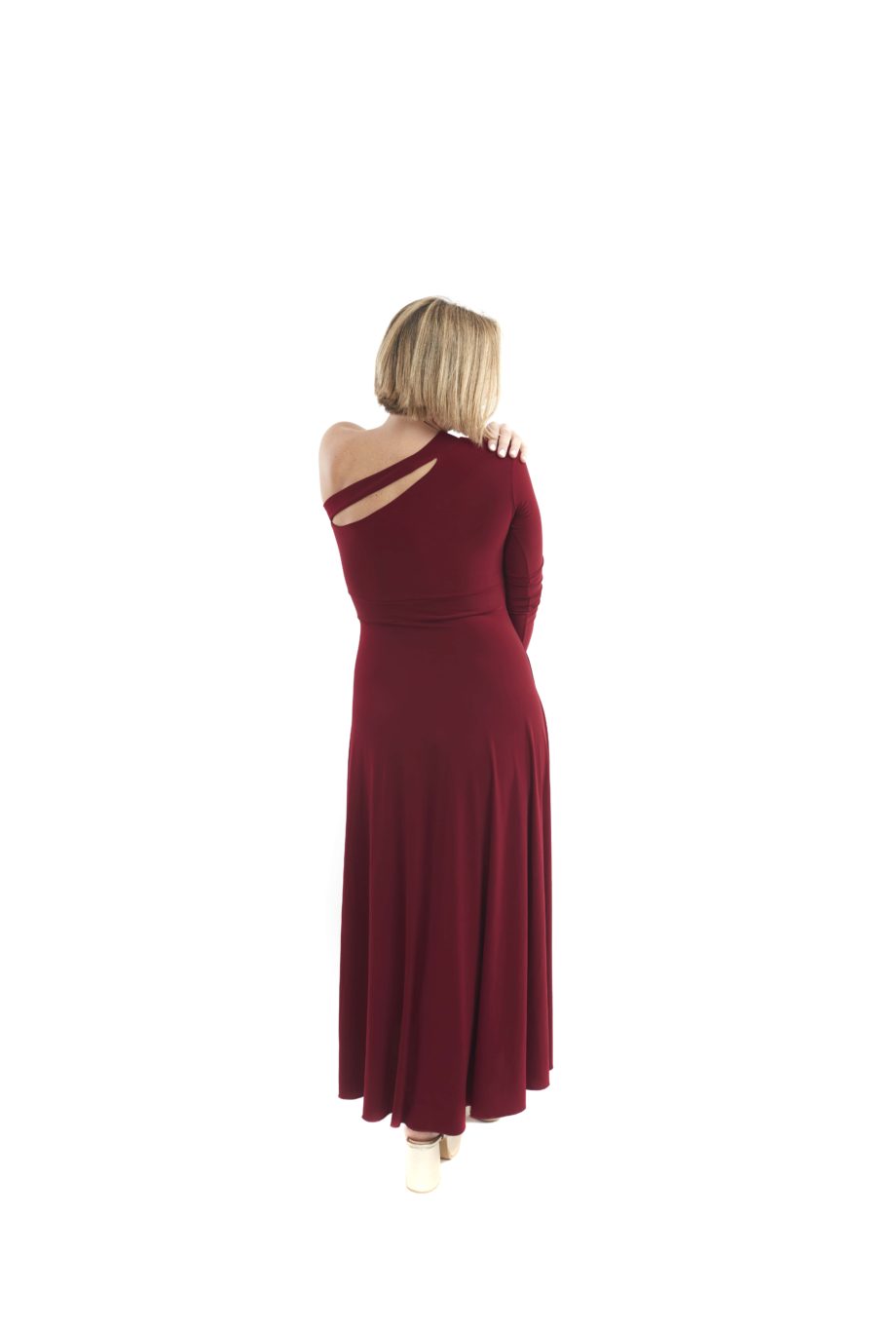 Arriendo de Vestido largo burdeo asimétrico manga larga
