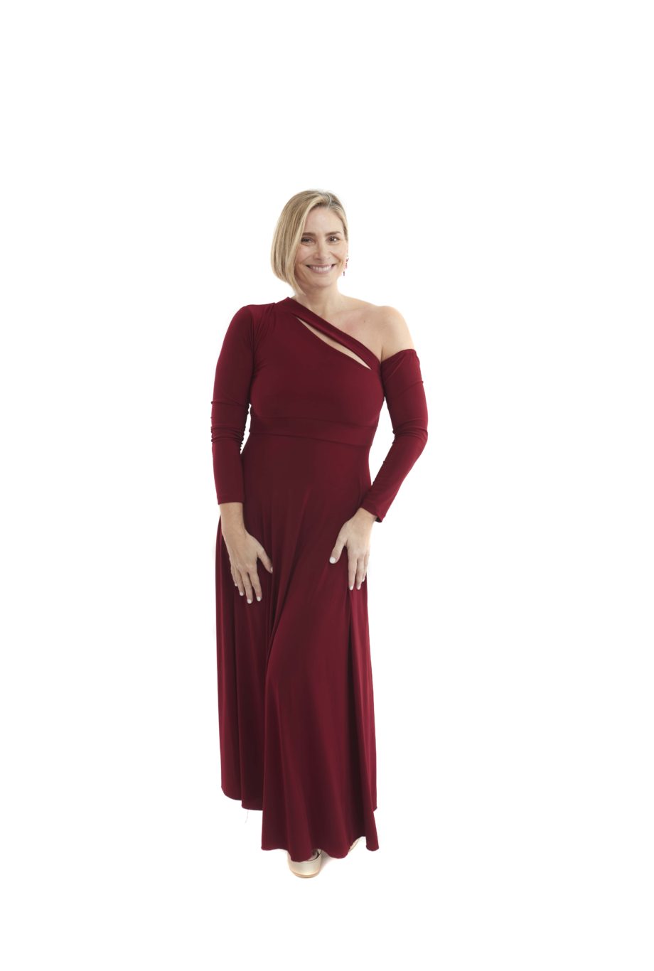 Arriendo de Vestido largo burdeo asimétrico manga larga