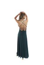 Arriendo de Vestido largo verde oscuro con amarre en espalda