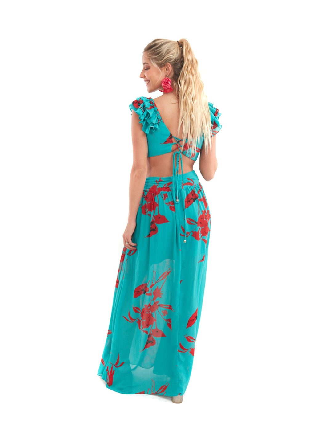 Arriendo de Vestido largo Luxxell vuelos mangas color turquesa con flores rojas