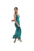 Arriendo de Vestido largo marca Debut turquesa escote en V amarre al cuello