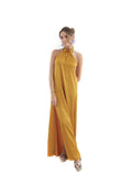 Arriendo de Vestido largo satín mostaza cuello halter largo