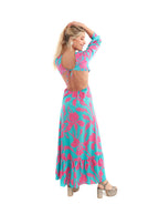 Arriendo de Vestido turquesa con flores fucsia sin espalda escote en V con malla