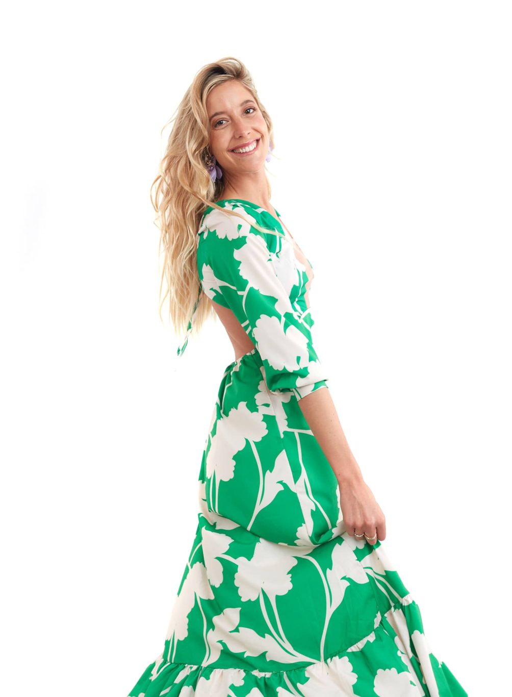 Arriendo de Vestido verde con flores blancas escote en V con malla