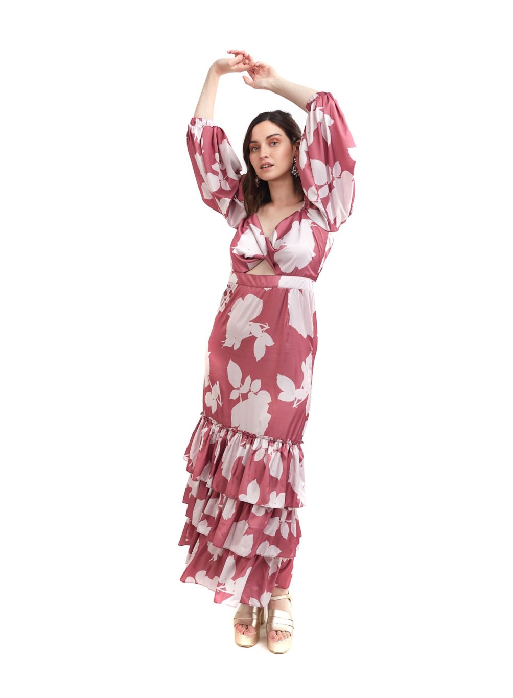 Arriendo de Vestido Cocoota con mangas flores terracota con beige largo