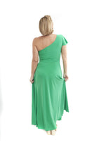 Arriendo de Vestido verde pistacho un hombro largo