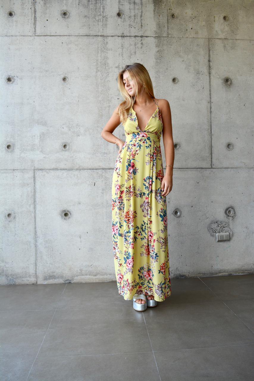 Arriendo de Vestido largo amarillo con flores