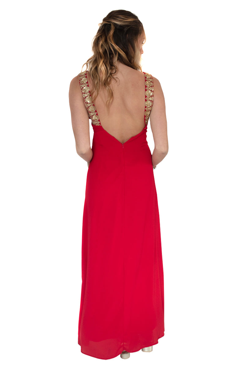 Arriendo de Vestido rojo largo con detalle dorado en el escote y cintura