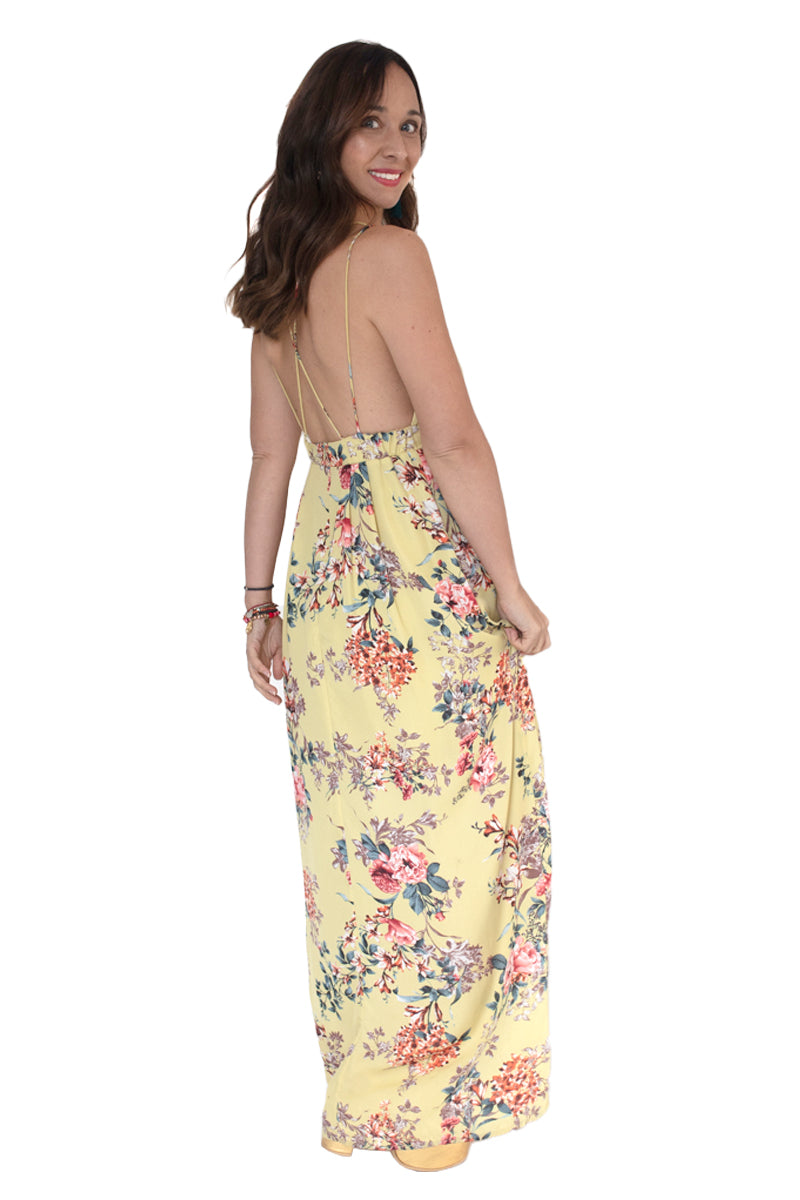 Arriendo de Vestido largo amarillo con flores espalda cruzada