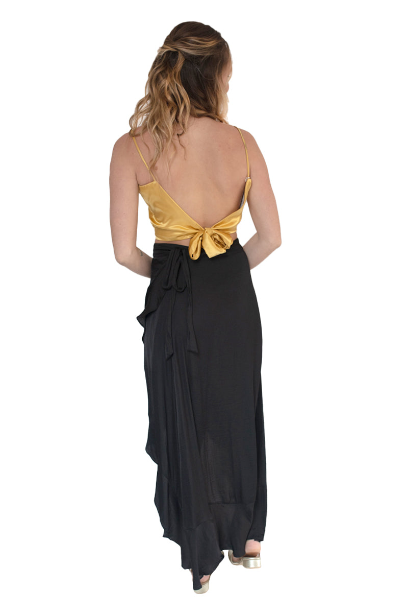 Arriendo de Conjunto crop top dorado con pollera negra Debüt ajustable