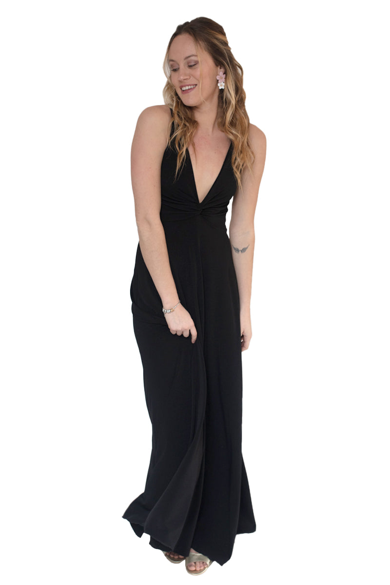 Arriendo de Vestido negro largo con nudo adelante elasticado