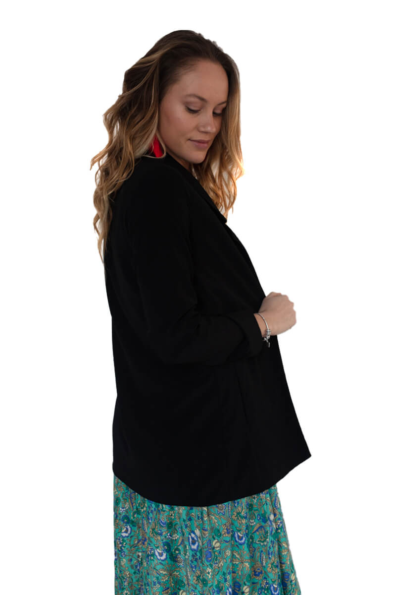 Arriendo de Blazer negro semi largo