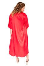 Arriendo de Kimono rojo 3/4 de seda marca Chic Dress Project