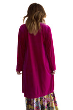 Arriendo de Kimono fucsia largo de terciopelo