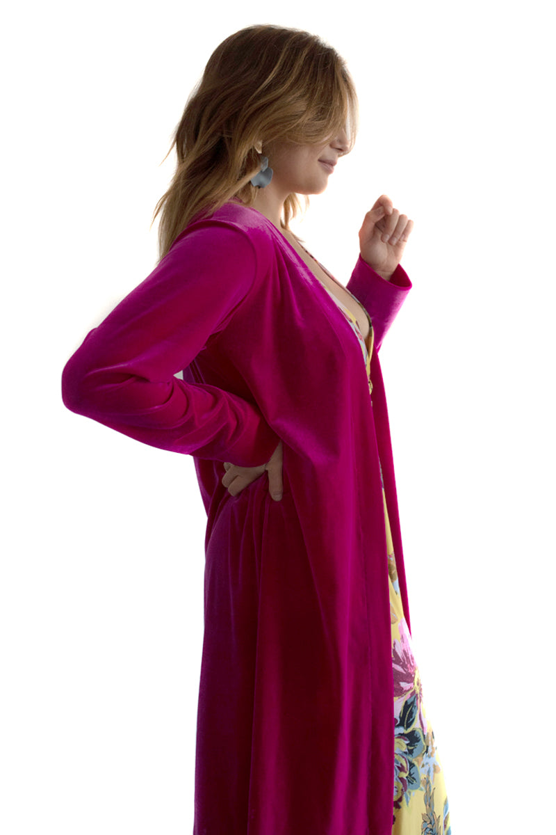 Arriendo de Kimono fucsia largo de terciopelo