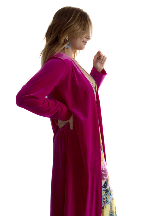 Arriendo de Kimono fucsia largo de terciopelo