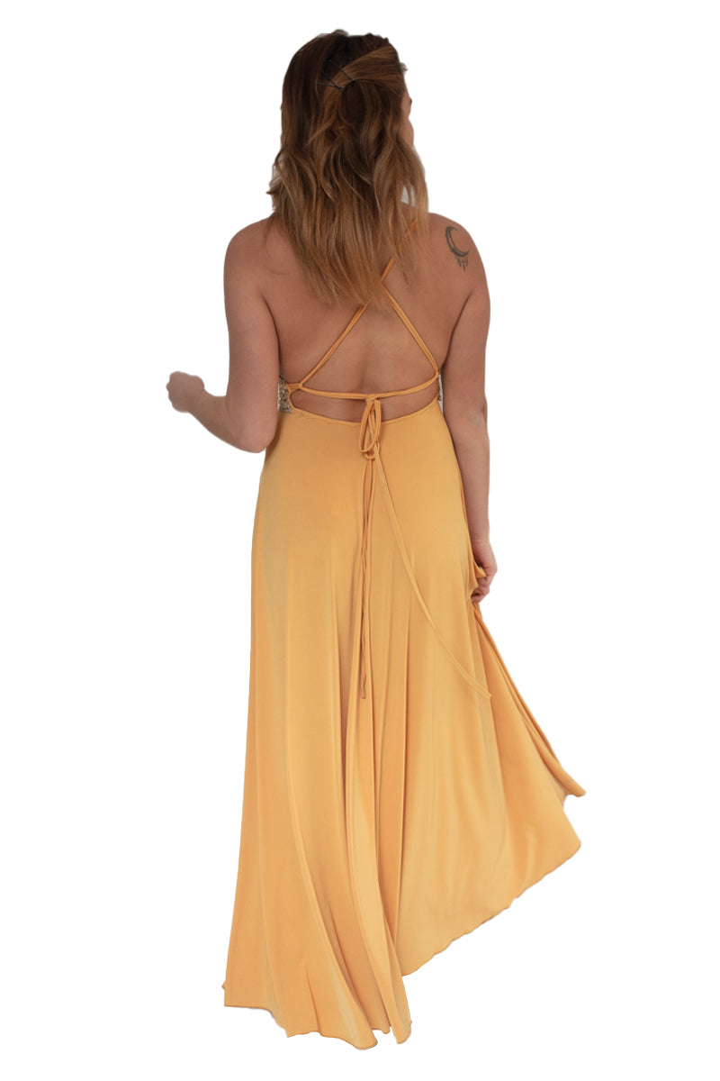 Arriendo de Vestido mostaza con brillos en escote y cintura