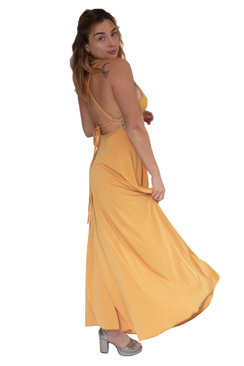 Arriendo de Vestido mostaza con brillos en escote y cintura