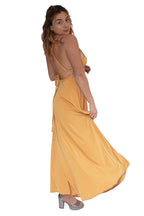 Arriendo de Vestido mostaza con brillos en escote y cintura