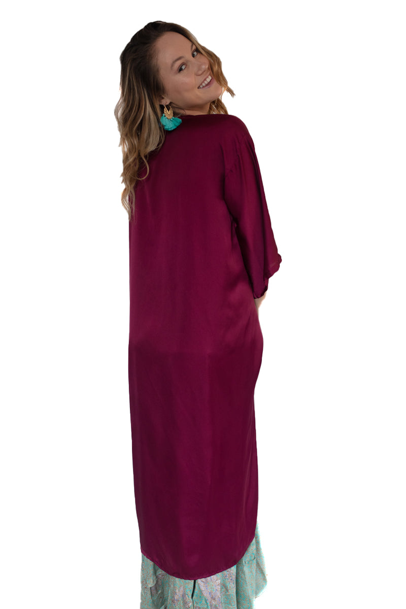 Arriendo de Kimono morado oscuro largo
