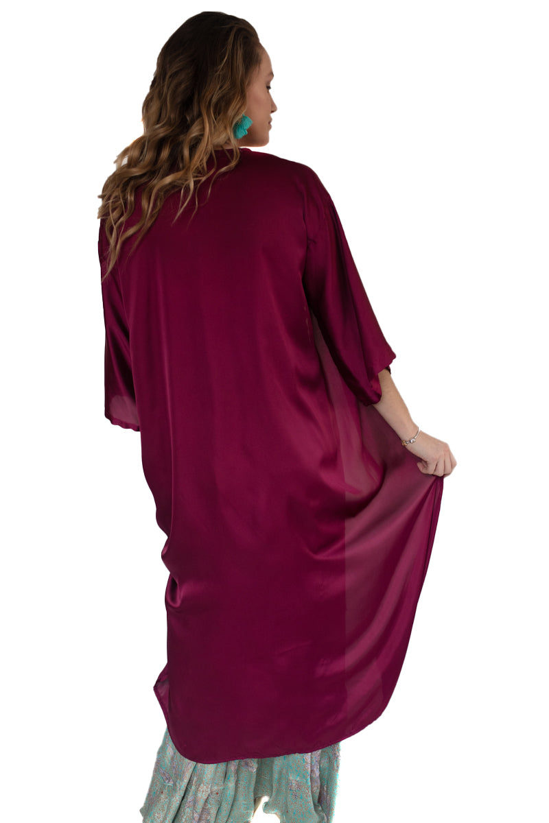 Arriendo de Kimono morado oscuro largo
