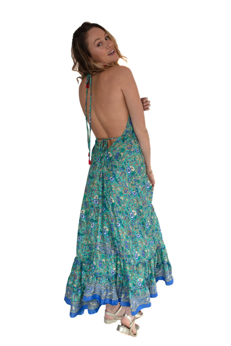 Arriendo de Vestido largo celeste con flores esplada abierta