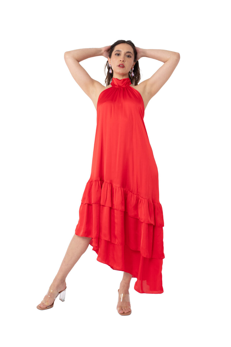 Arriendo de Vestido largo rojo cuello halter de seda con vuelos abajo