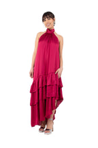 Arriendo de Vestido largo burdeo cuello halter de seda con vuelos abajo