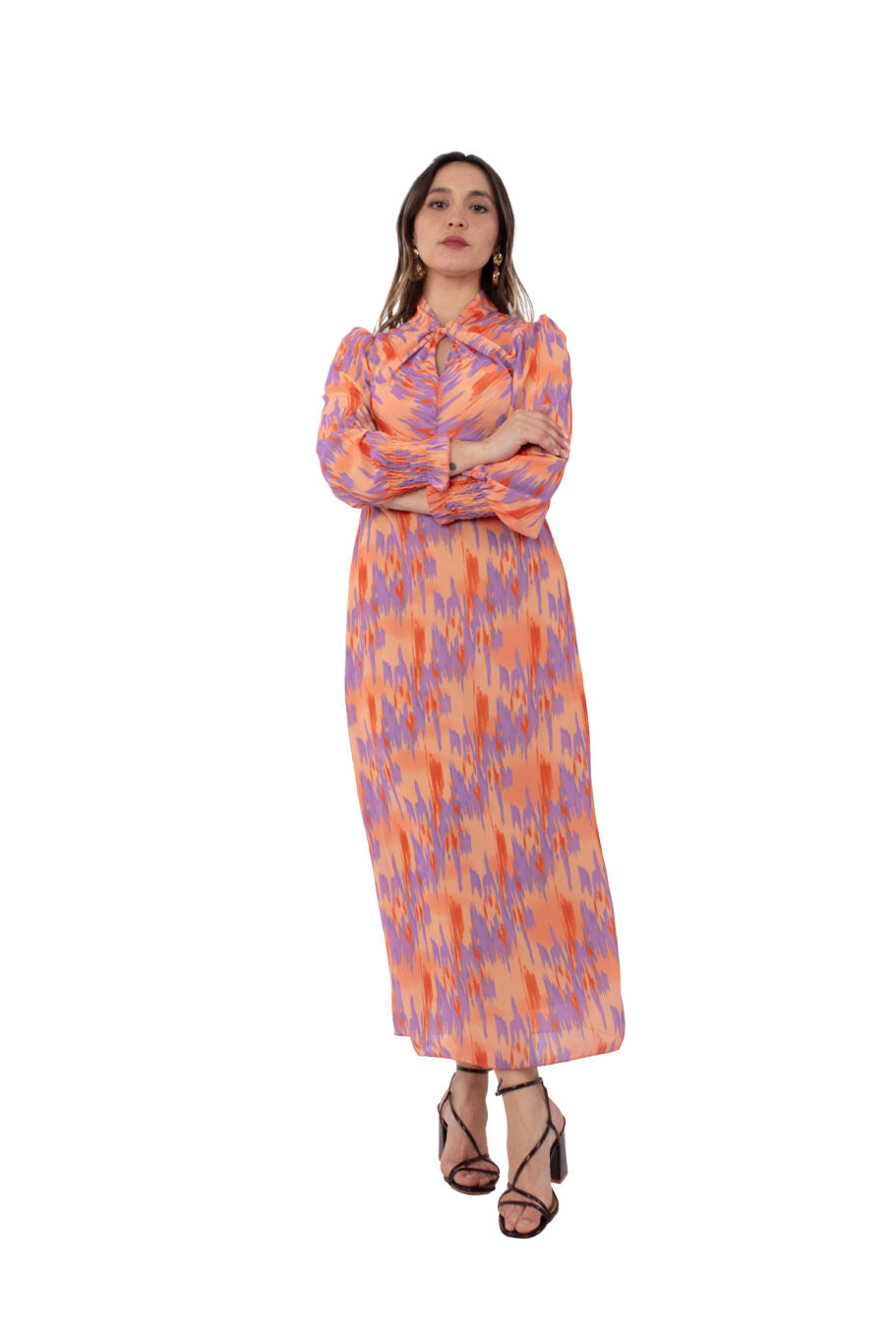 Arriendo de Vestido largo con manga larga naranjo con estampado lila con botones de gasa