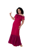 Arriendo de Vestido largo de gasa fucsia oscuro con vuelos en escote y vuelos purpura abajo